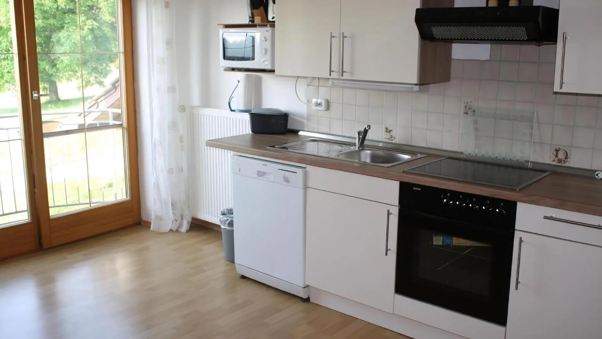 Grosse Wohnung Mit Badewanne Fursteneck 0*,  Germany